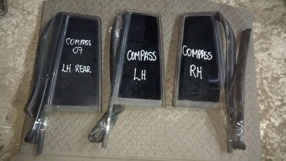 LUNETAS DE PUERTA POSTERIOR JEEP COMPASS 2007 AL 2017