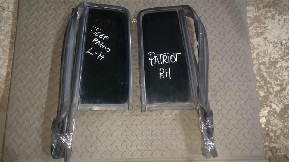 LUNETA PUERTA POSTERIOR DE JEEP PATRIOT 2007 AL 2018