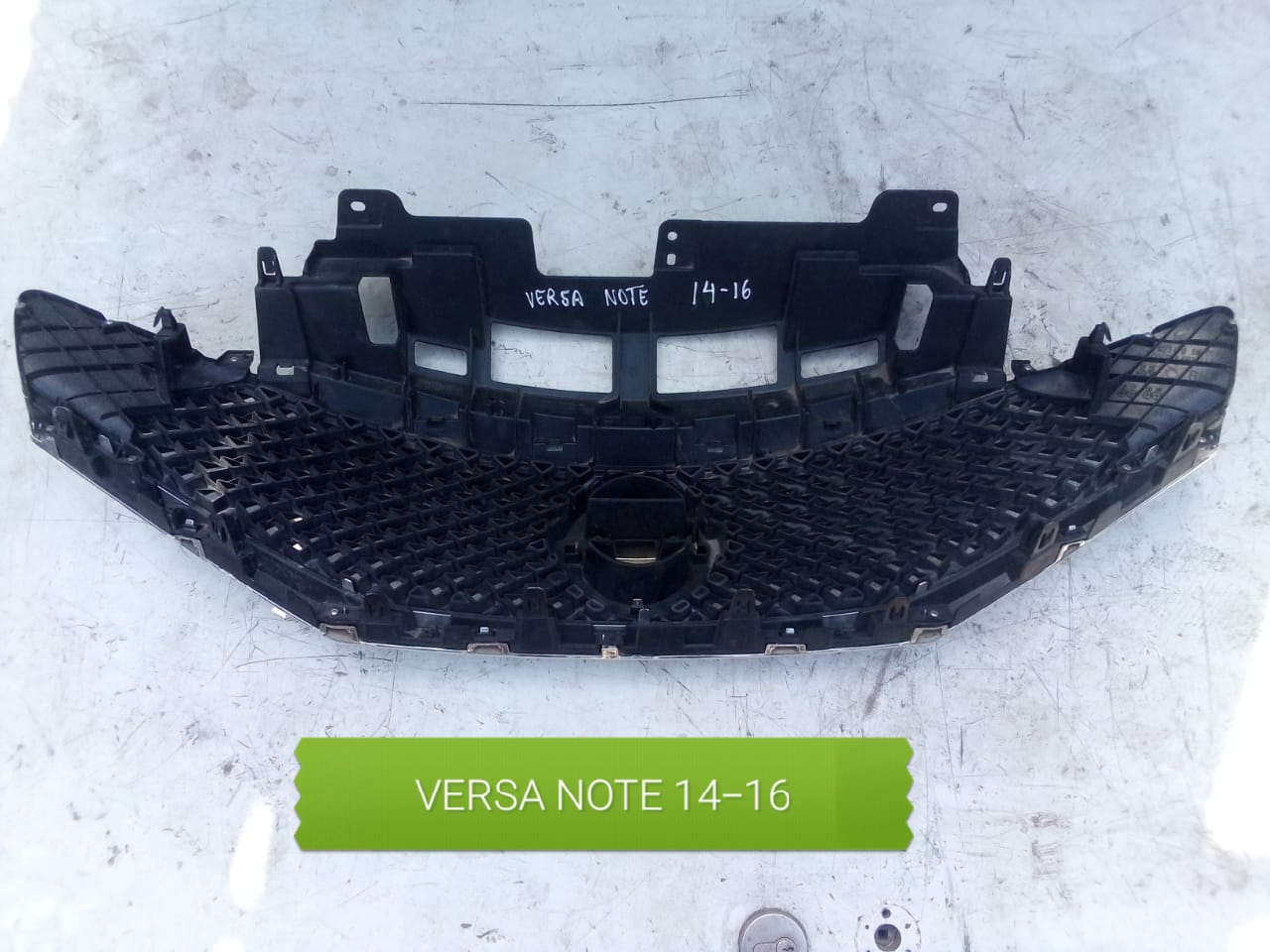 MASCARA NISSAN VERSA NOTE 2014 AL 2016