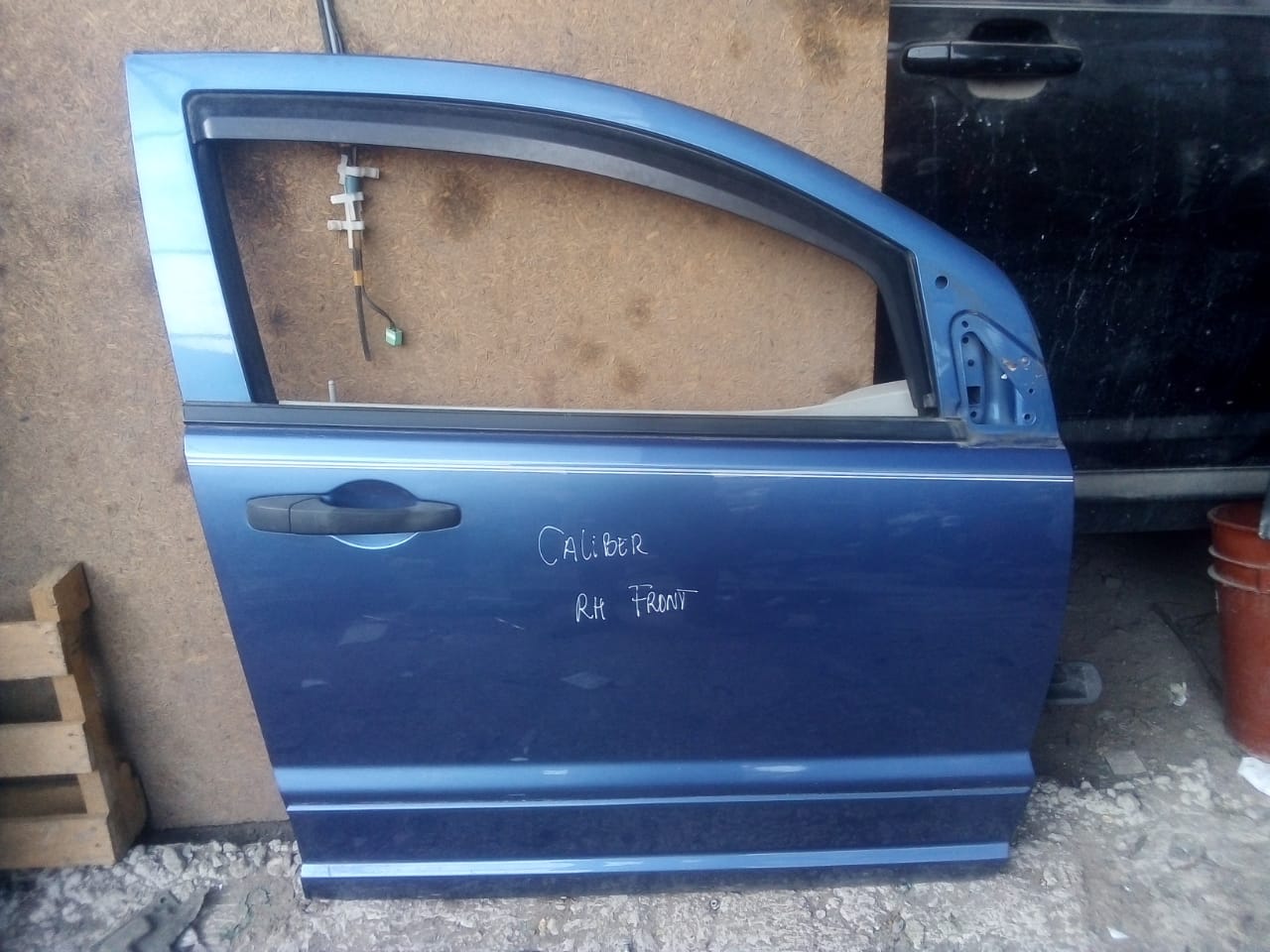 PUERTA DELANTERA DERECHA DODGE CALIBER 2007 AL 2012
