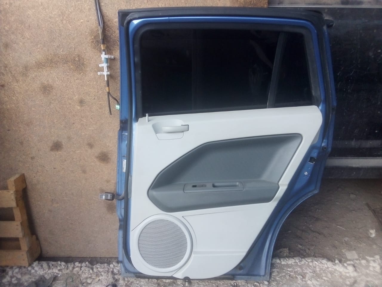 PUERTA POSTERIOR DERECHA  DODGE CALIBER 2007 AL 2012