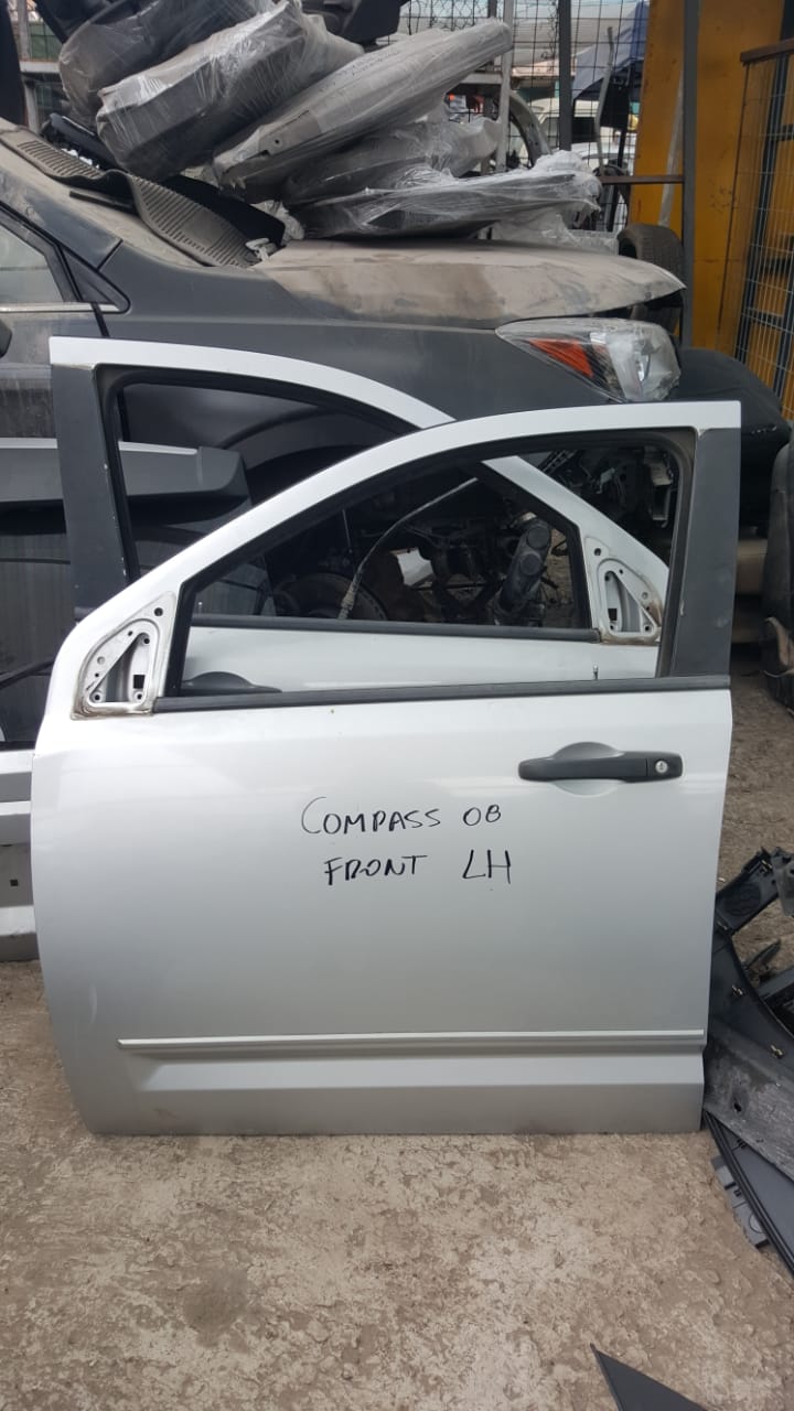 PUERTA DELANTERA IZQUIERDA JEEP COMPASS 2007 AL 2010
