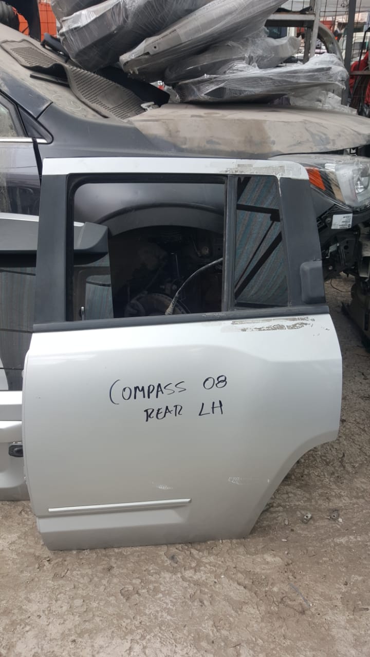 PUERTA POSTERIOR IZQUIERDA JEEP COMPASS 2007 AL 2010