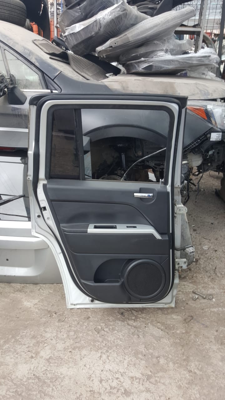 PUERTA POSTERIOR IZQUIERDA JEEP COMPASS 2007 AL 2010