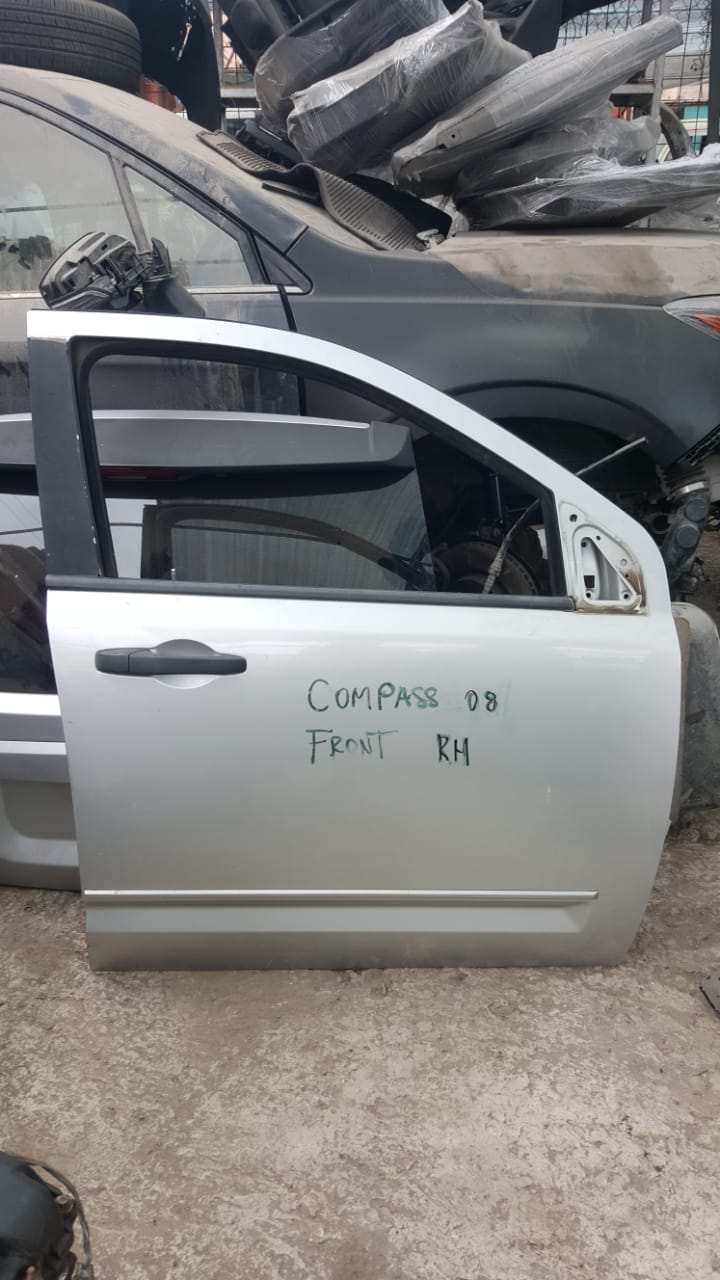 PUERTA DELANTERA DERECHA JEEP COMPASS 2007 AL 2010