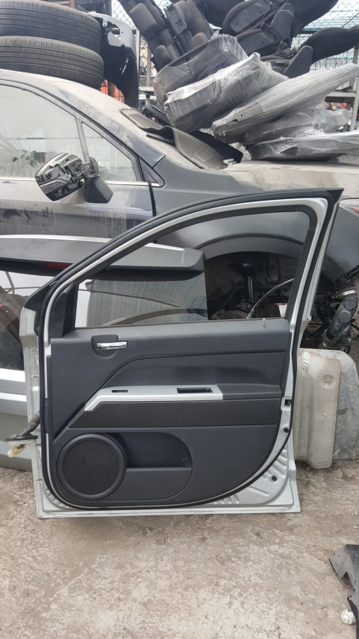 PUERTA DELANTERA DERECHA JEEP COMPASS 2007 AL 2010