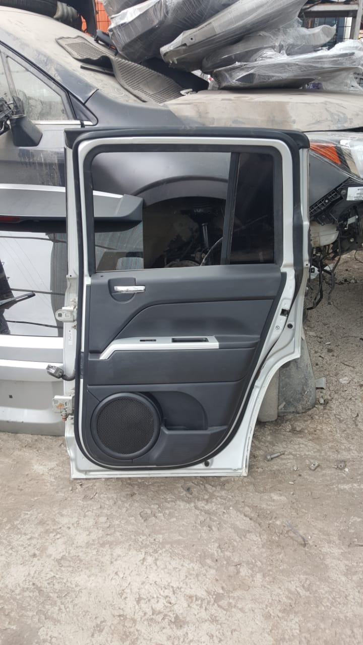 PUERTA POSTERIOR DERECHA JEEP COMPASS 2007 AL 2010