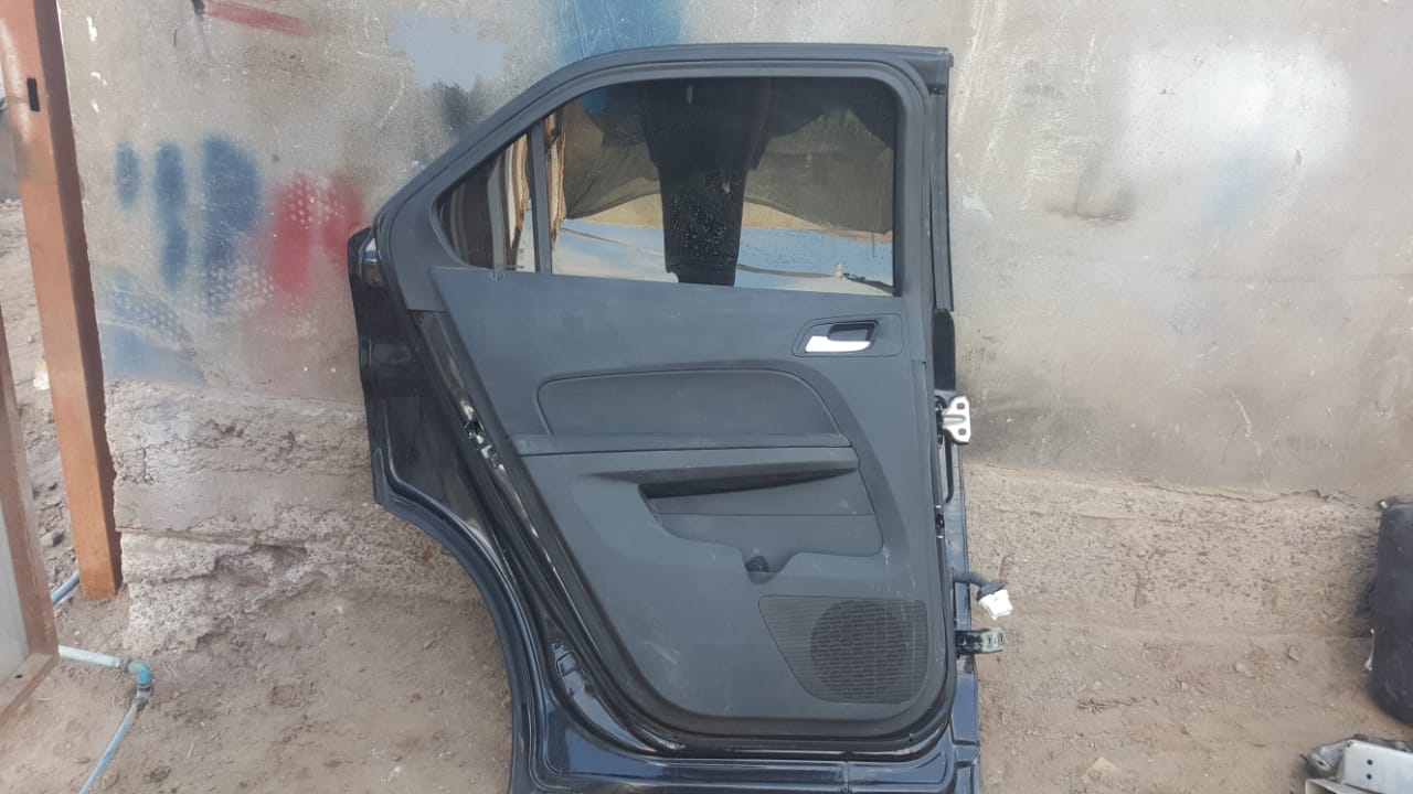 PUERTA POSTERIOR IZQUIERDA CHEVROLET EQUINOX 2009 AL 2017