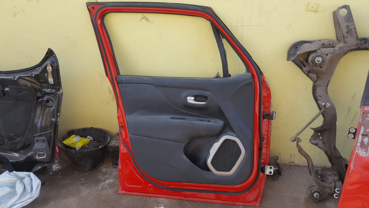 PUERTA DELANTERA IZQUIERDA JEEP RENEGADE 2014 AL 2019