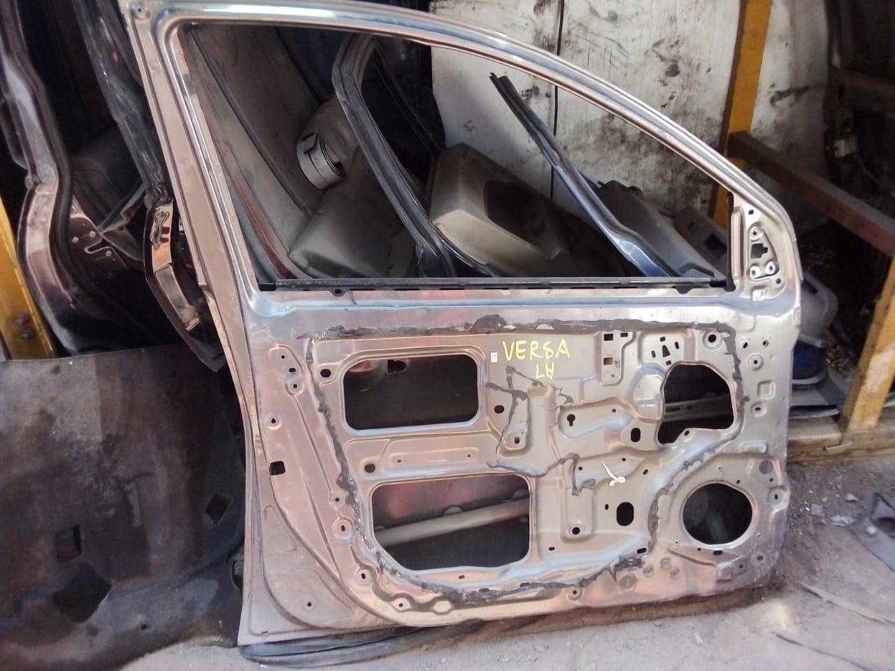 PUERTA DELANTERA IZQUIERDA NISSAN VERSA 2012 AL 2019