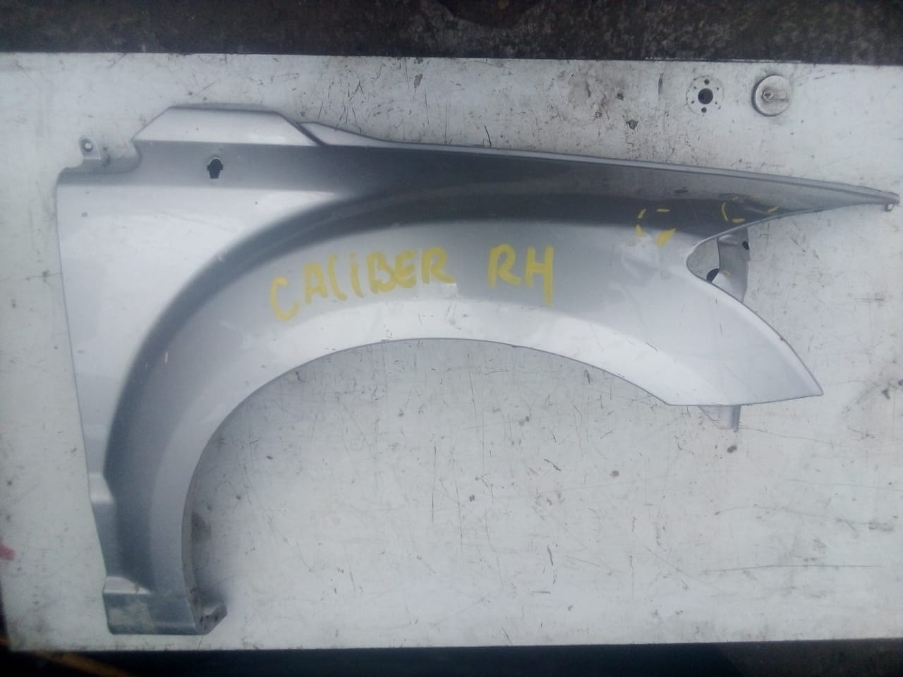 TAPABARROS DERECHO DODGE CALIBER 2008 AL 2012