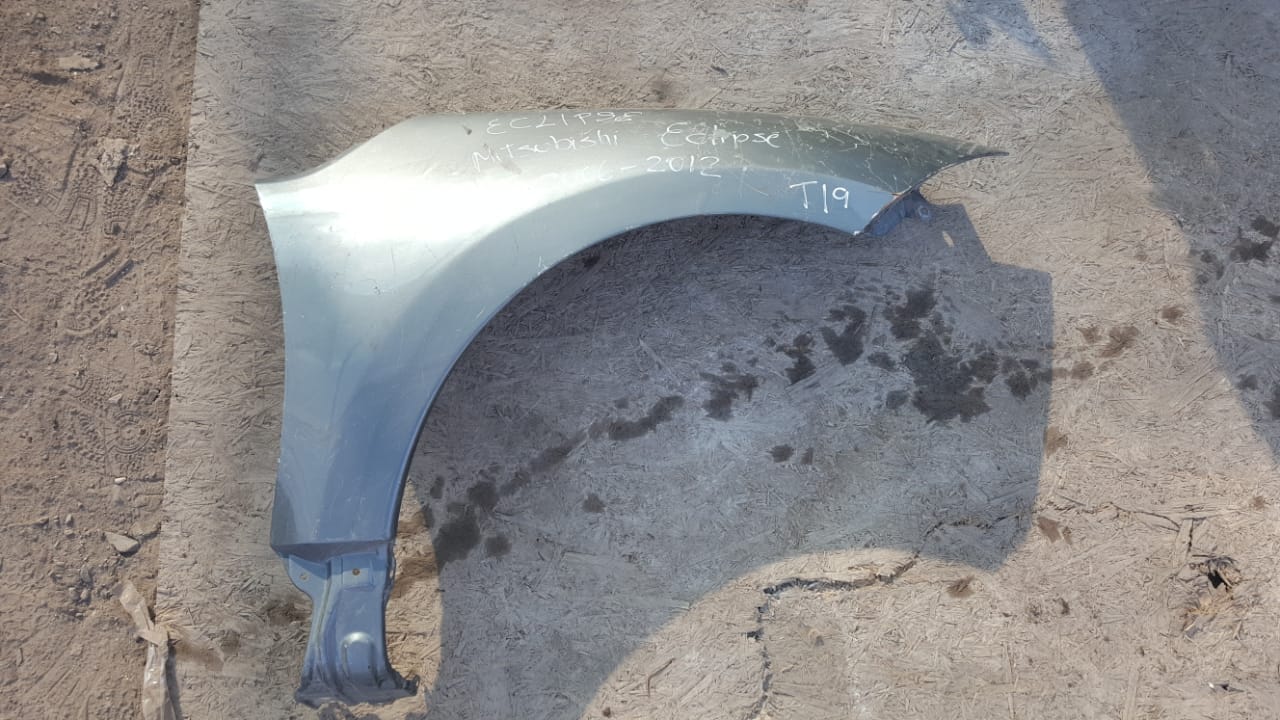 TAPABARRO DERECHO GRIS MITSUBISHI ECLIPSE 2006 AL 2012