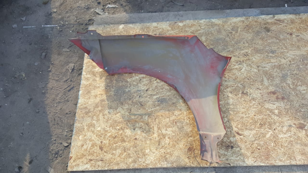 TAPABARROS IZQUIERDO ROJO MITSUBISHI ECLISPE 2006 AL 2012