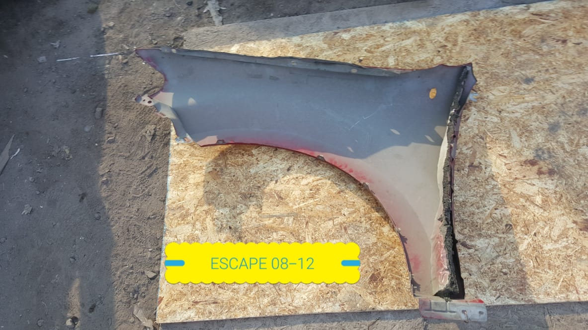 TAPABARROS DERECHO ROJO FORD ESCAPE 2008 AL 2012