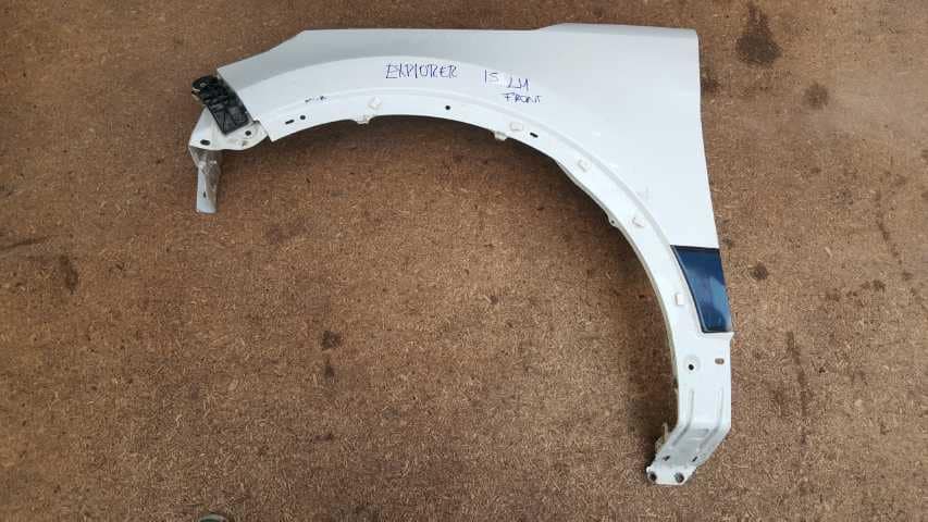 TAPABARROS IZQUIERDO FORD EXPLOR 2011 AL 2015