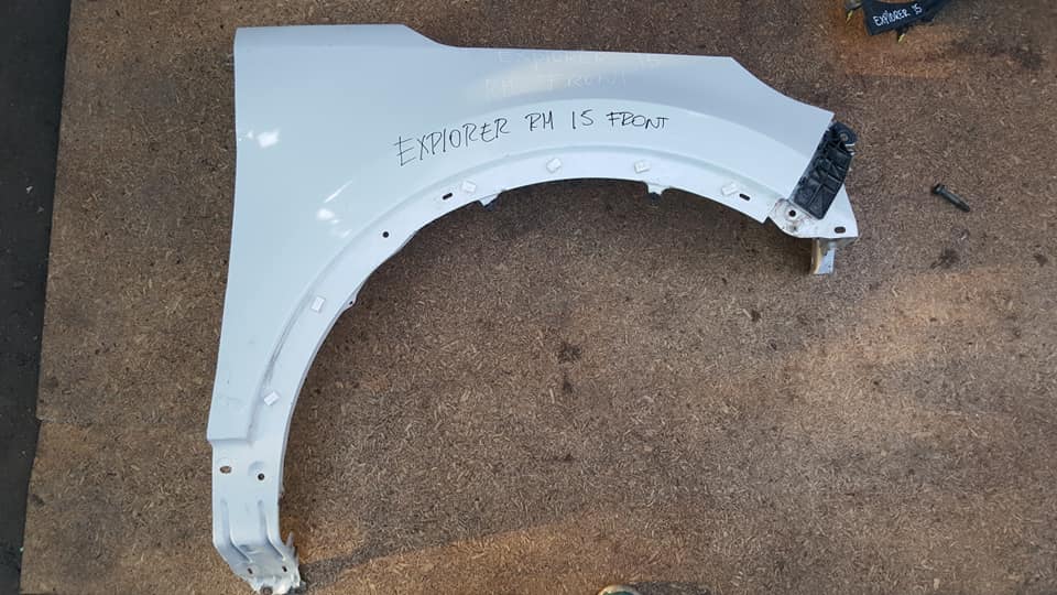 TAPABARROS DERECHO FORD EXPLORER 2011 AL 2015