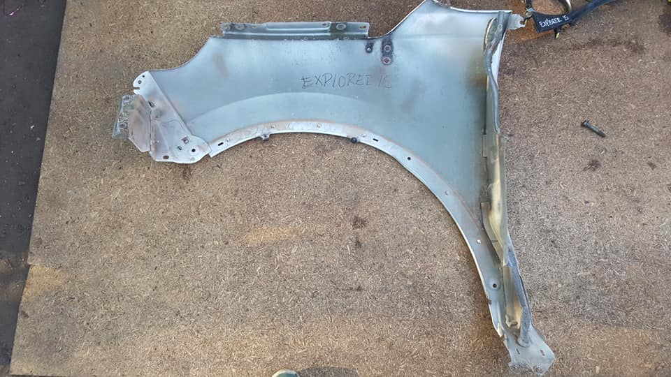 TAPABARROS DERECHO FORD EXPLORER 2011 AL 2015