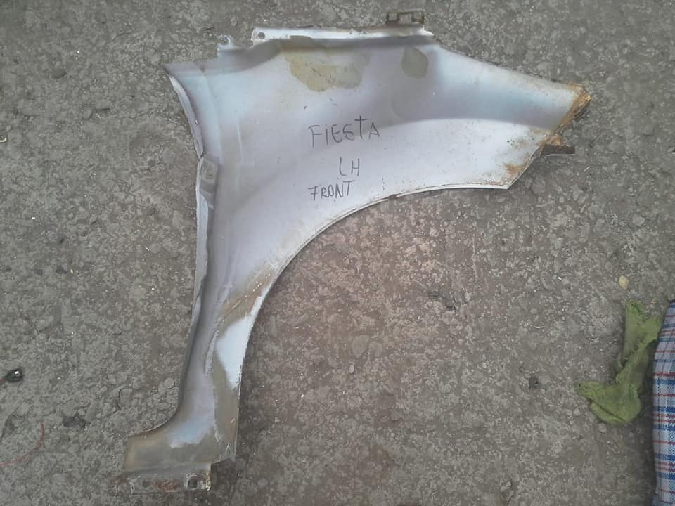 TAPABARROS IZQUIERDO FORD FIESTA 2012 AL 2018