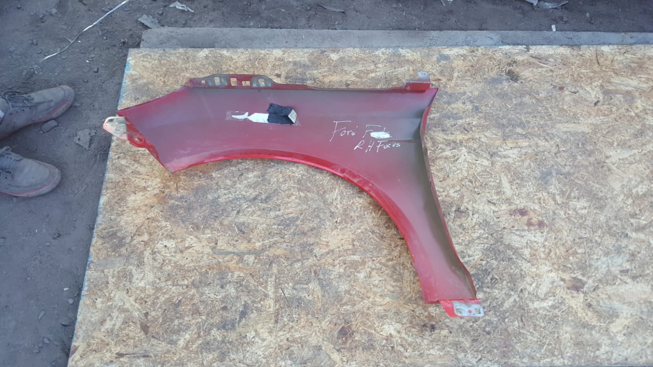 TAPABARRO DERECHO FORD FOCUS 2012 AL 2018