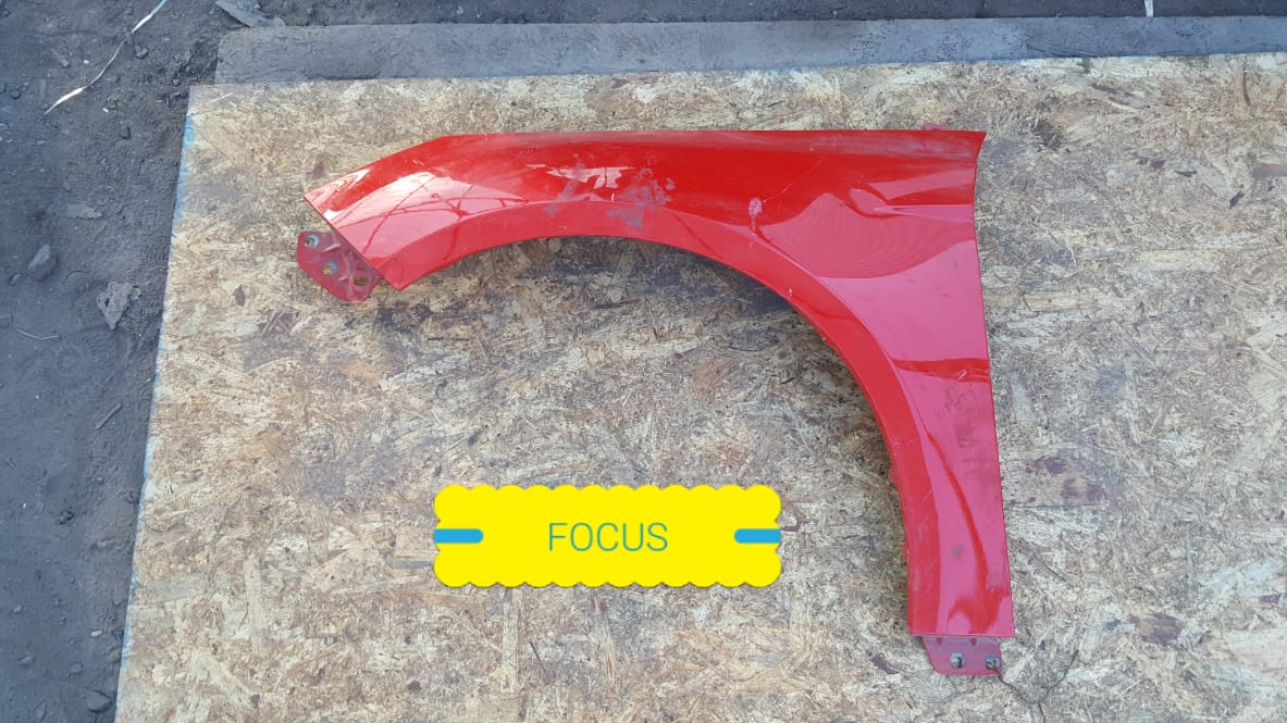 TAPABARROS  ROJOS FORD FOCUS 2012 AL 2018