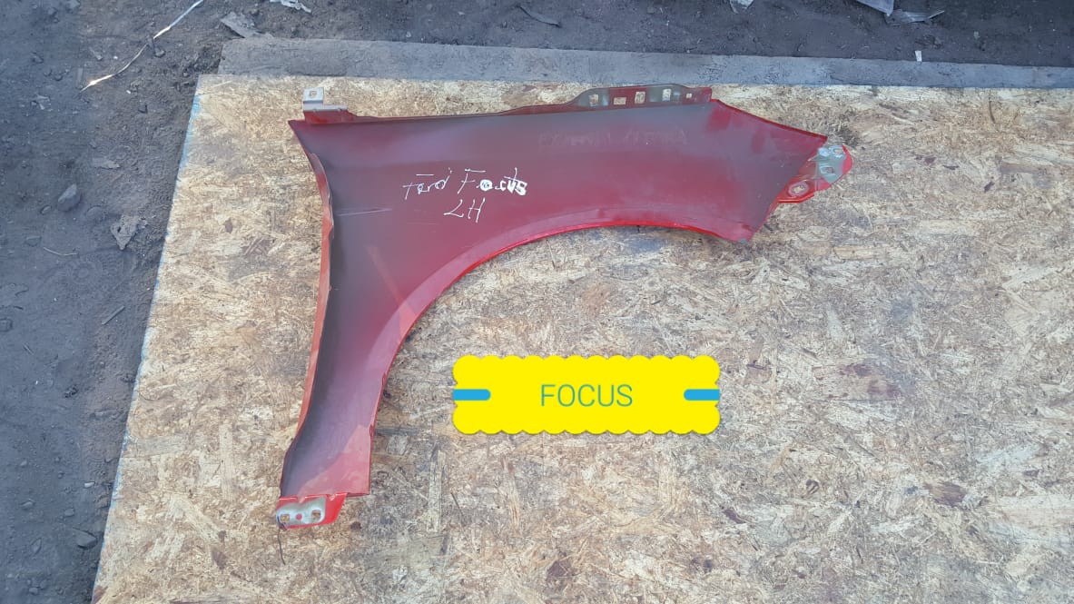 TAPABARROS  ROJOS FORD FOCUS 2012 AL 2018