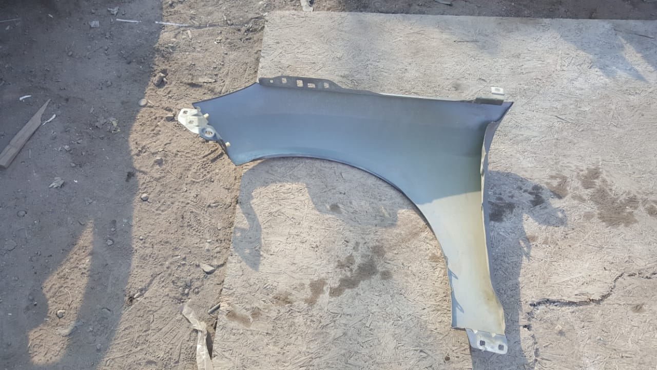 TAPABARROS DERECHO GRIS FORD FOCUS 2012 AL 2018