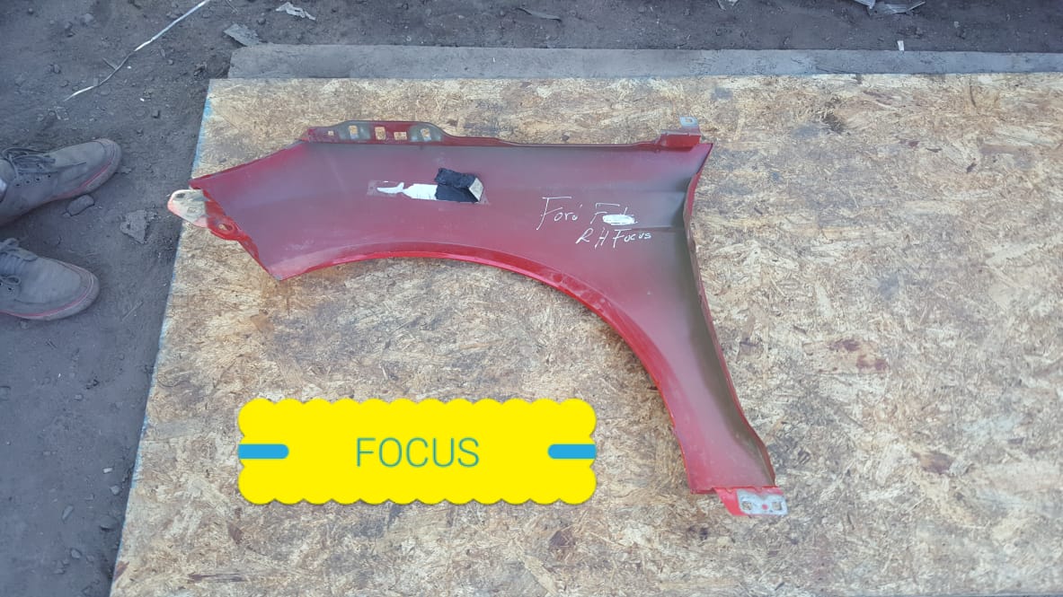 TAPABARROS  ROJOS FORD FOCUS 2012 AL 2018