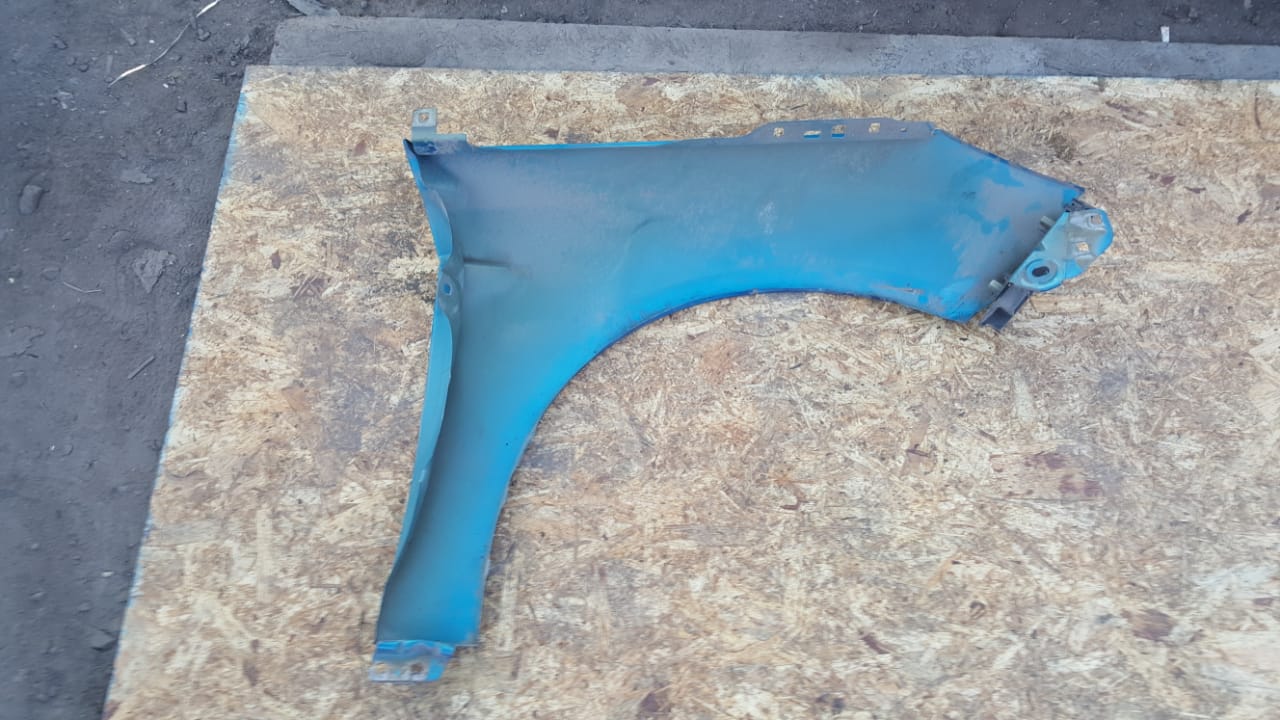 TAPABARRO IZQUIERDO CON DETALLE FORD FOCUS 2012 AL 2018