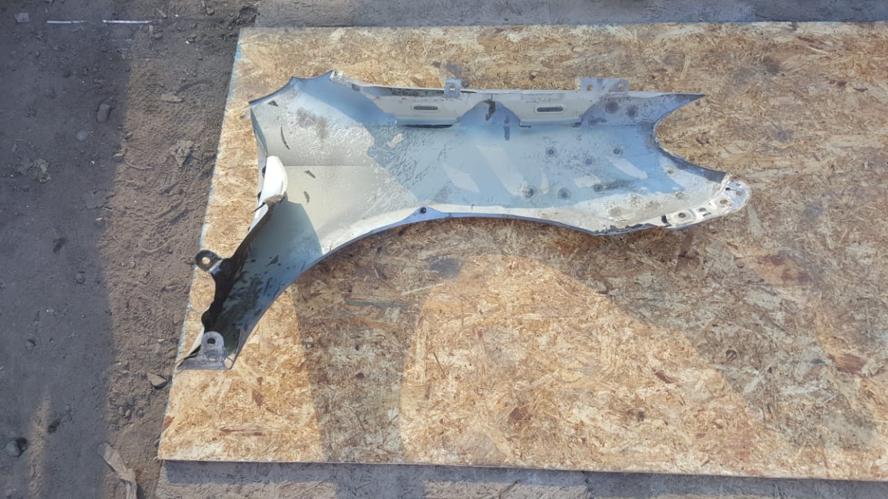 TAPABARROS DELANTERO IZQUIERDO VOLKSWAGEN GOLF 2010 AL 2014 CON DETALLES