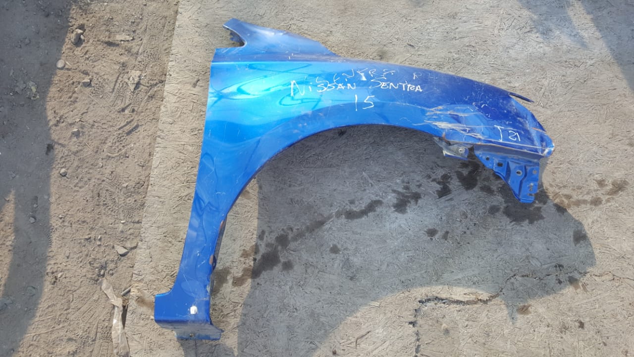 TAPABARROS DERECHO NISSAN SENTRA 2013 AL 2015 CON DETALLE