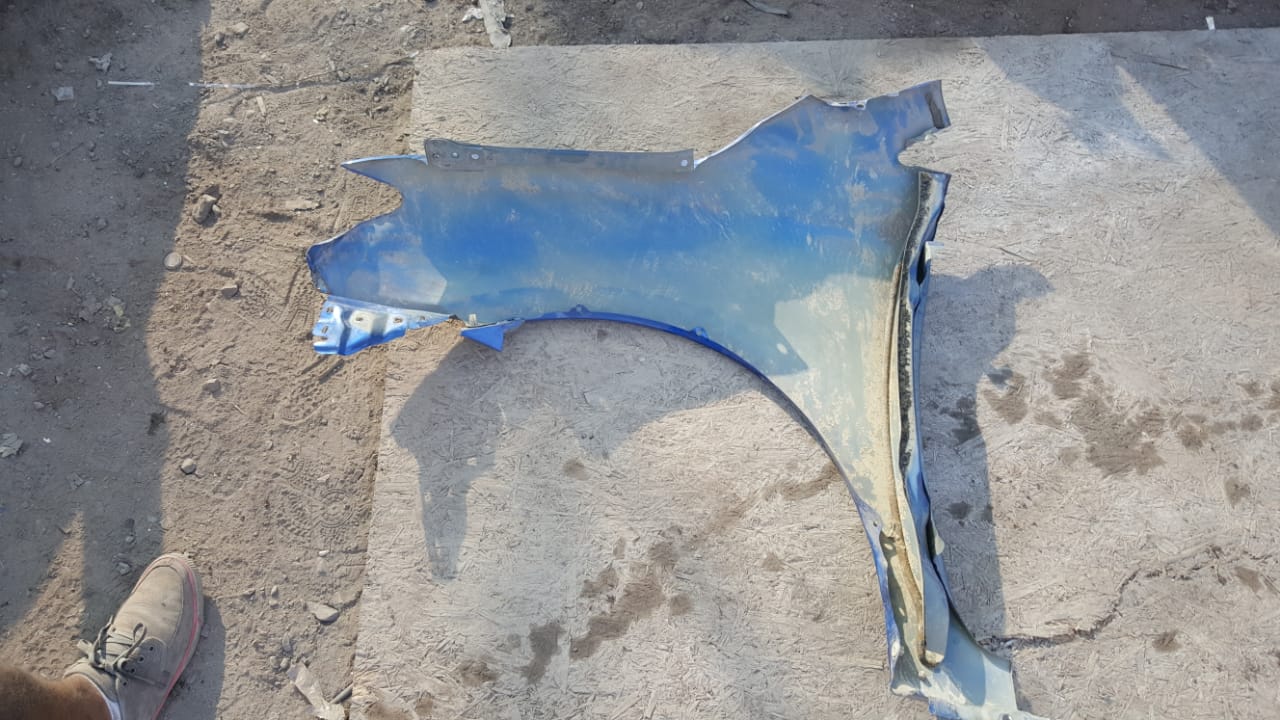 TAPABARROS DERECHO NISSAN SENTRA 2013 AL 2015 CON DETALLE