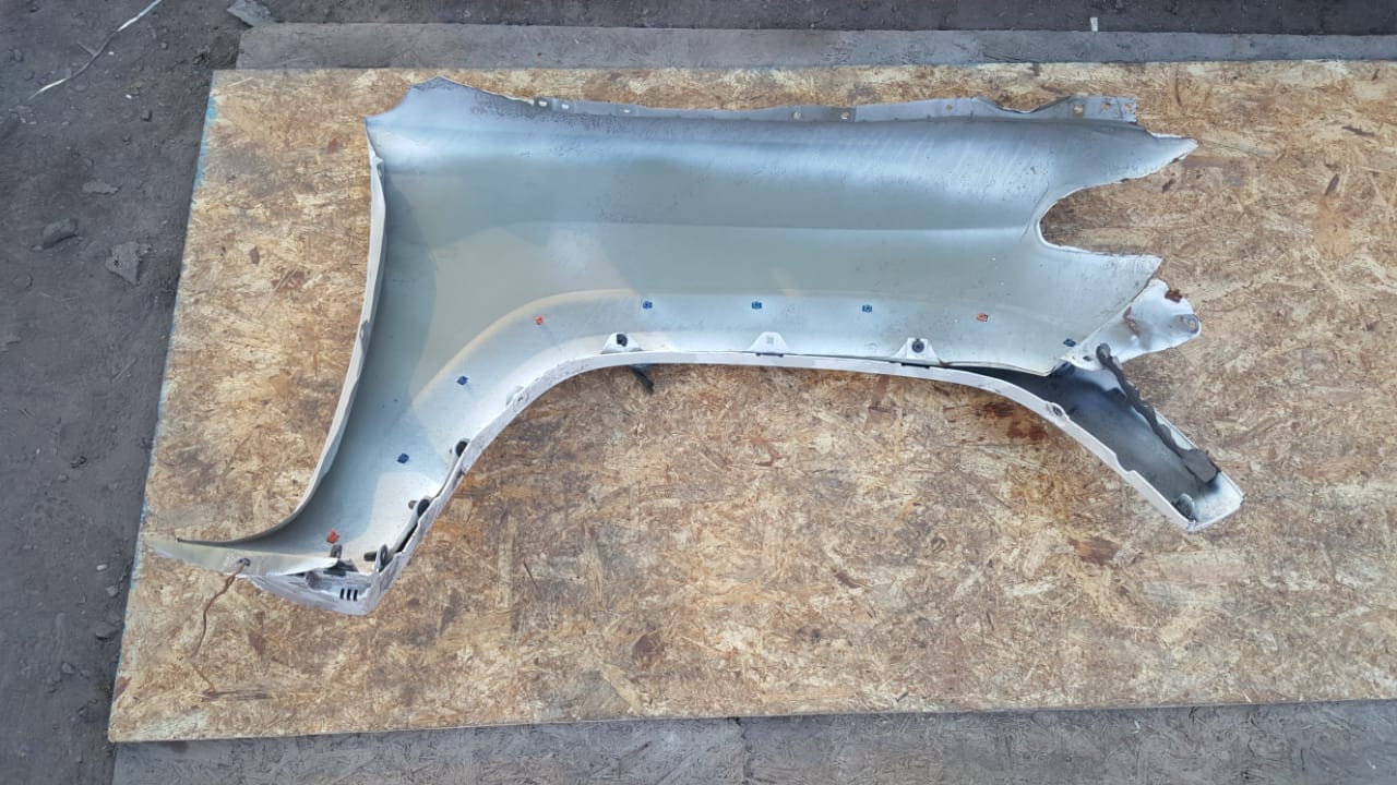 TAPABARROS IZQUIERDO TOYOTA TACOMA 2016 AL 2019