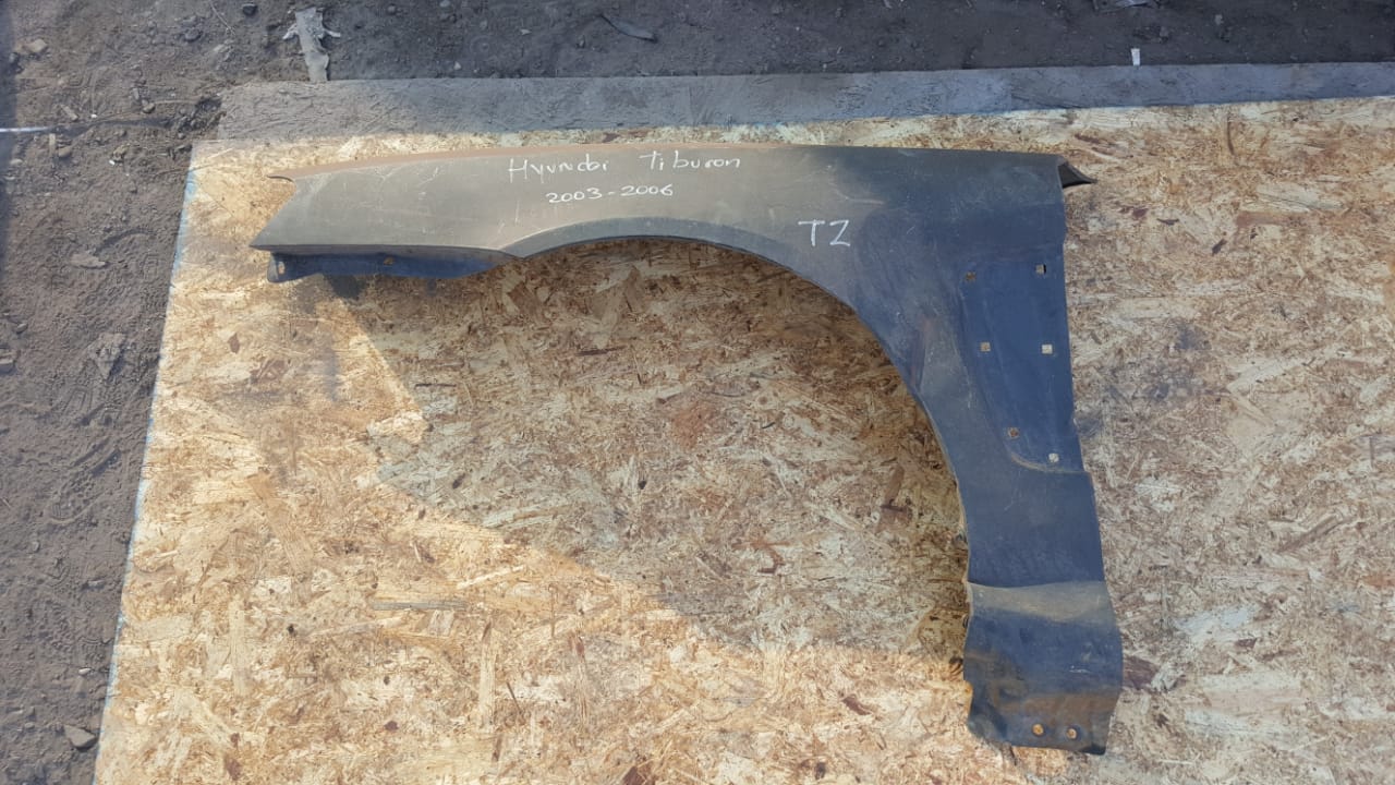 TAPABARRO IZQUIERDO HYUNDAI TIBURON 2003 AL 2006