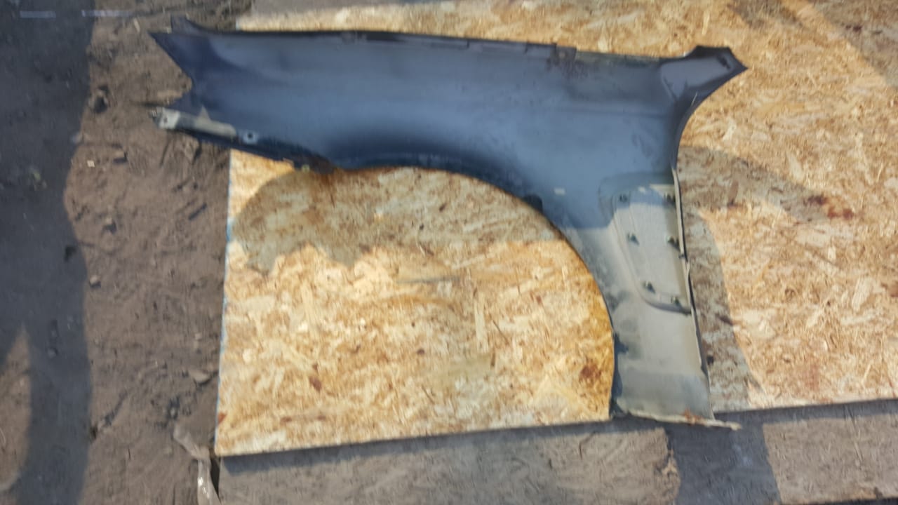 TAPABARROS DERECHO HYUNDAI TIBURON 2003 AL 2006