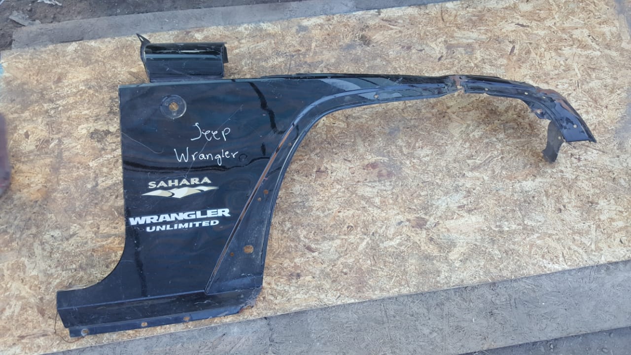 TAPABARROS DELANTERO DERECHO JEEP WRANGLER 2007 AL 2017 CON DETALLE