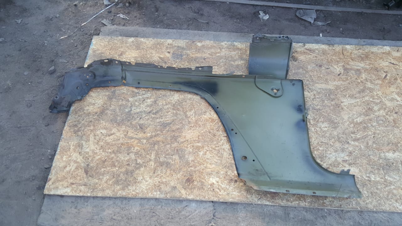 TAPABARROS DELANTERO DERECHO JEEP WRANGLER 2007 AL 2017 CON DETALLE