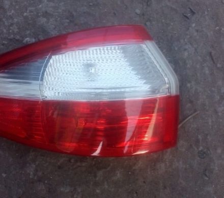 FARO POSTERIOR IZQUIERDO FORD FIESTA SEDAN 2014 AL 2019