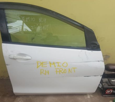 PUERTA DELANTERA DERECHA MAZDA DEMIO 2007 AL 2015